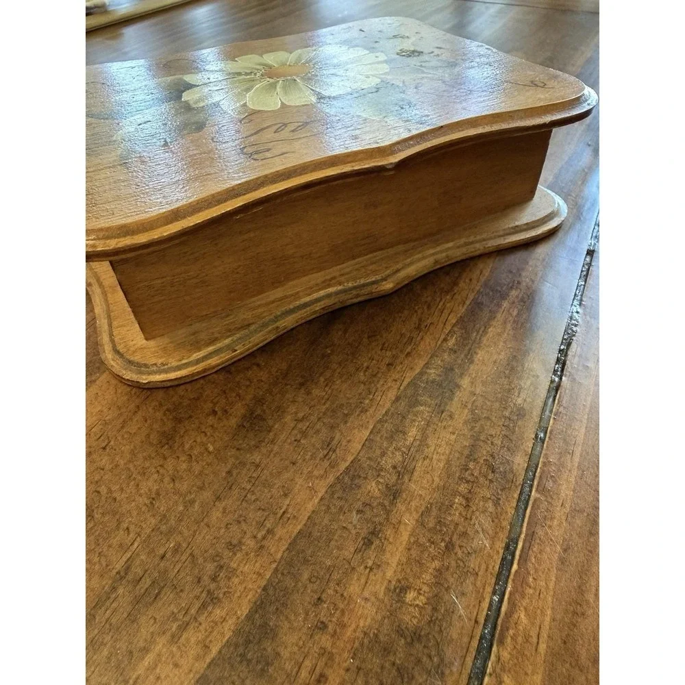 Vintage Wood Box Hand Painted White Daisies & Leaves With Lift Off Lid